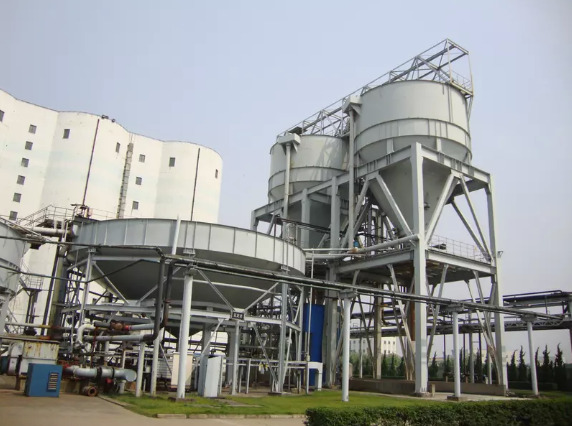 Dewatering slag silo used for filtering and storing wet slag in industrial processing systems.